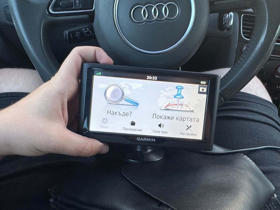 Навигация Garmin за кола със стойка и зарядно