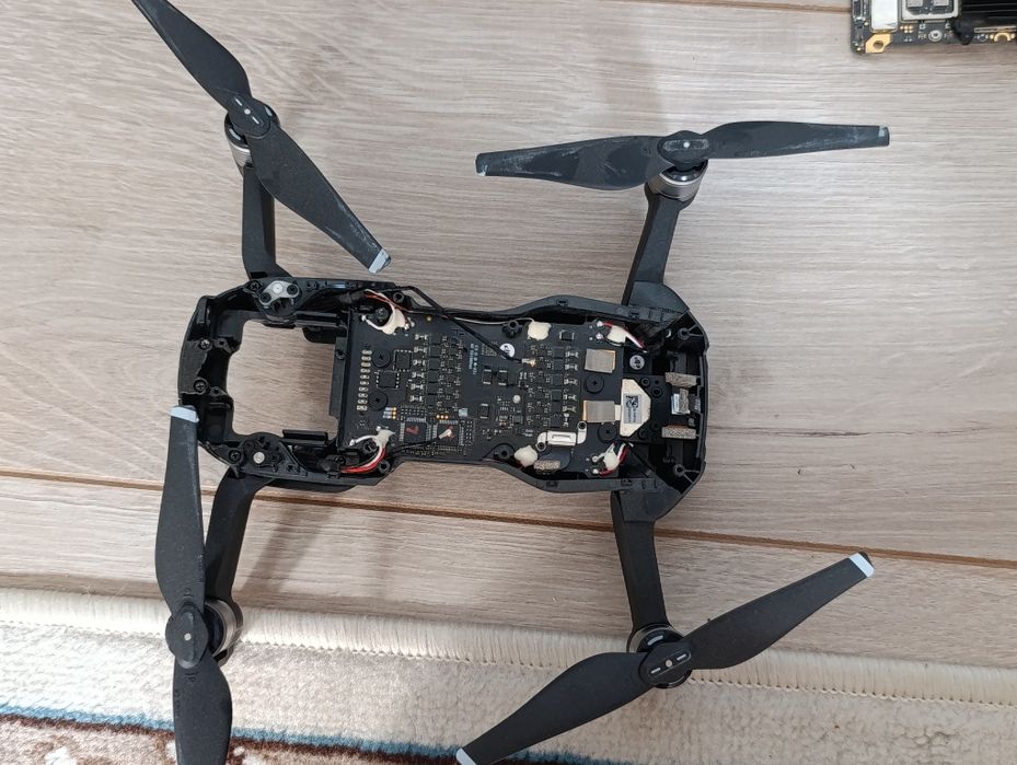 Продам DJi дрон по запчасти