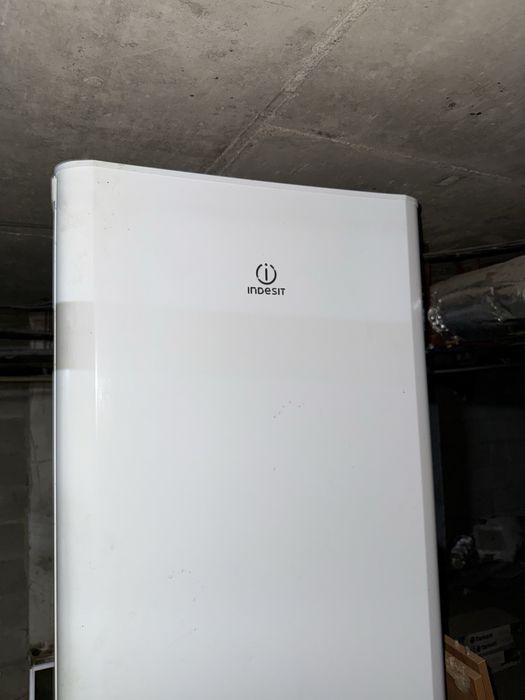 Холодильник Indesit