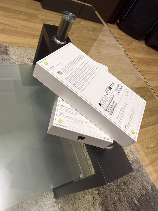 IPhone 16E Black/White Noi sigilate