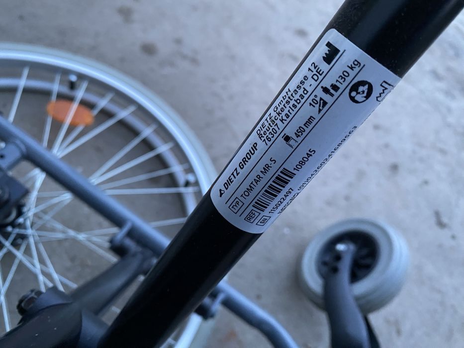 Carucior , scaun cu rotile persoane dizabilitati