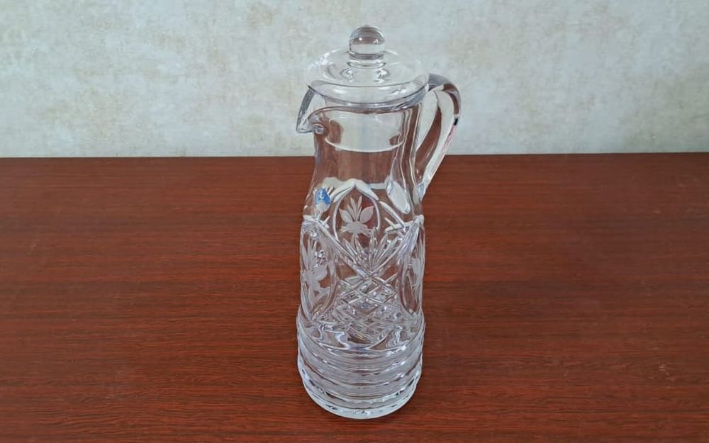 Хрустальные кувшины