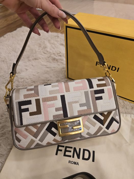 Налична чанта Fendi Baguette
