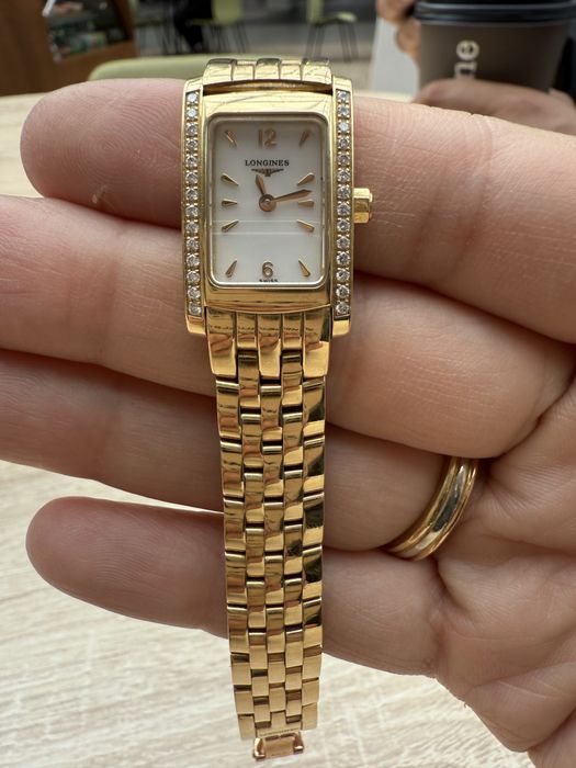 Срочно продам золотые швейцарские брендовы часы Longines.   L
