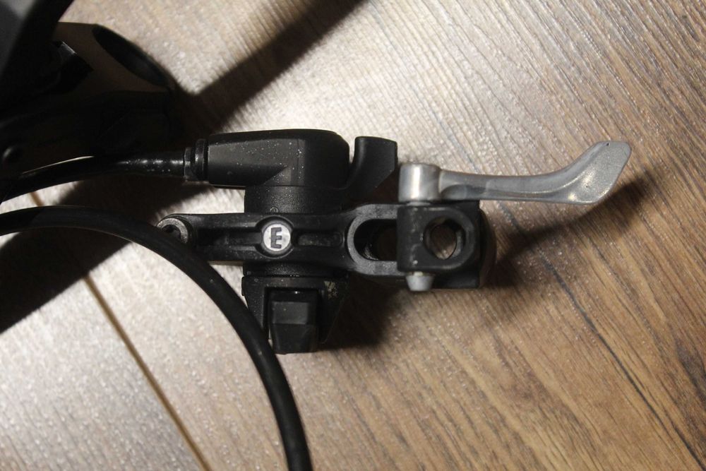 Set manete frane hidraulice Magura pe saboti