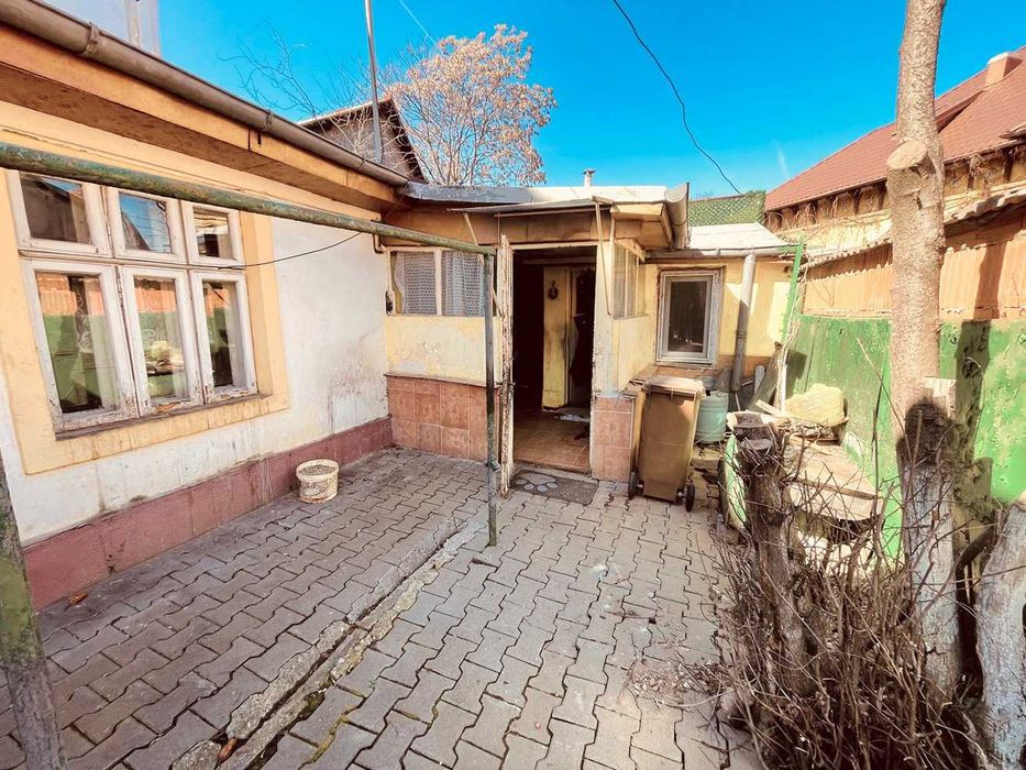 Vand casa 2 camere 60 m2 + teren 47 m2 Ploiesti str Armasi