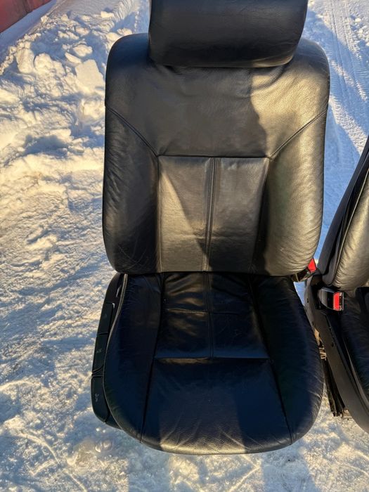 Передние сиденья Е38