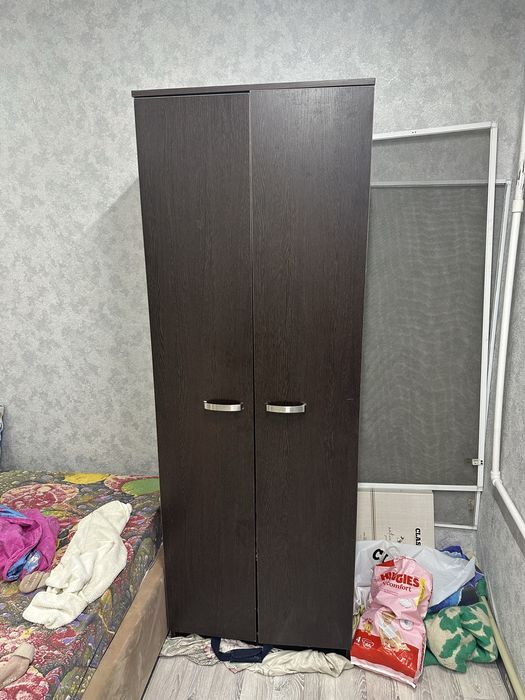 Шкаф небольшой.