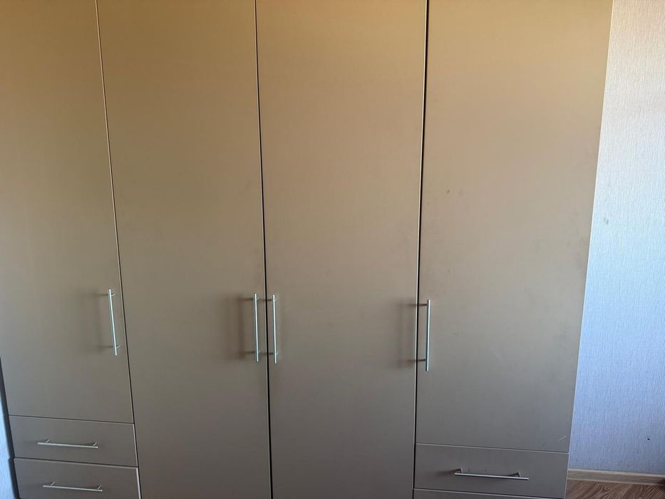 Шкаф, 4 сверчатый