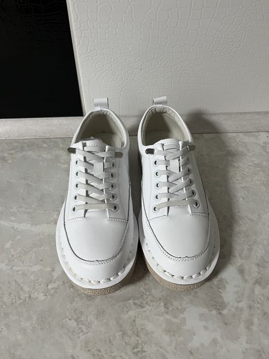 Кроссовки кожанные