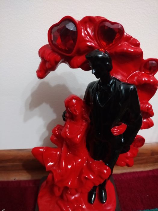 Продается красивые и романтический сувенир статуэтка