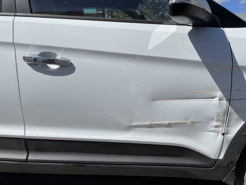 Продам дверь и крыло на Крета