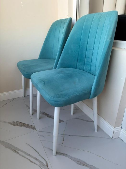 Стол со стульями