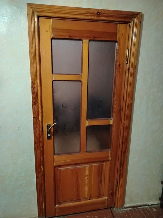Продаётся б/у дверь. За 400.000 тыс.