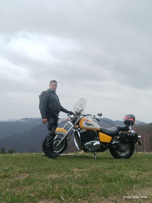 Vând motocicleta Honda shadow 1100