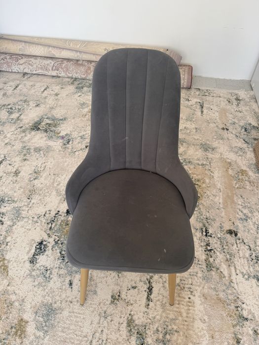 Стол и стулья. Микроволновка сатылады