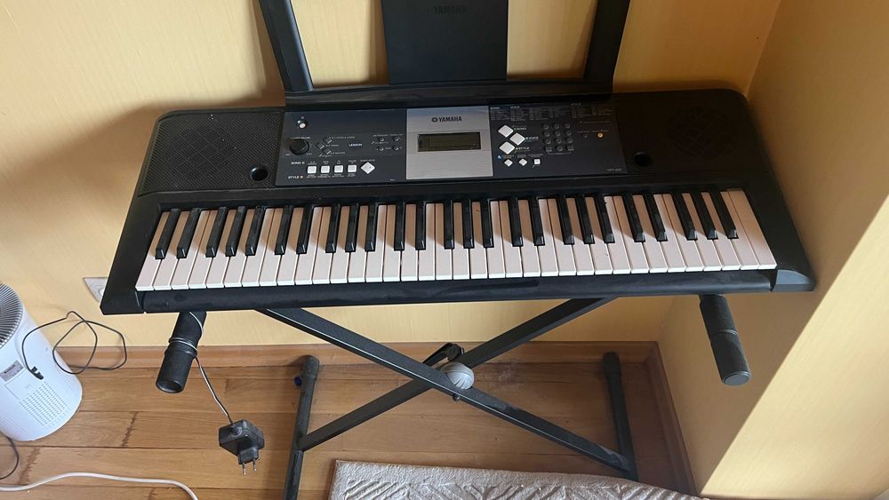 Yamaha YPT-230 Portable Keyboard, отлично запазен