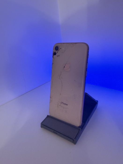 vand iphone 8 64gb