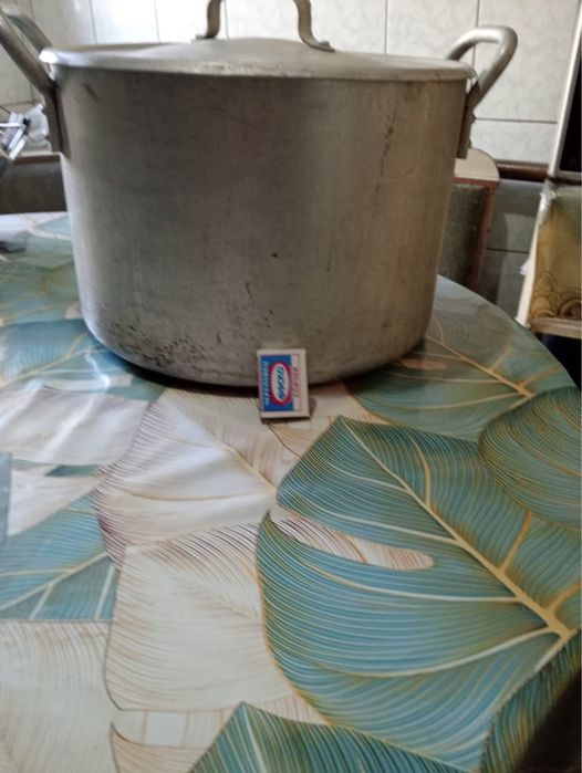 Кастрюли советские продам.
