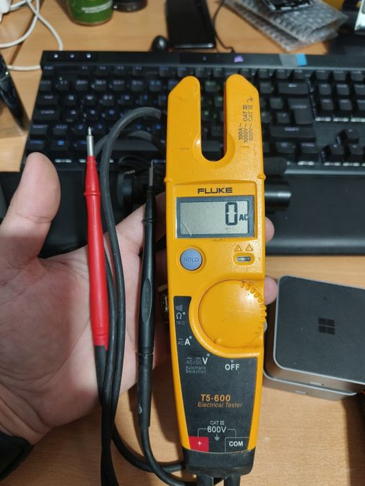 Fluke T5-600 tester curent
