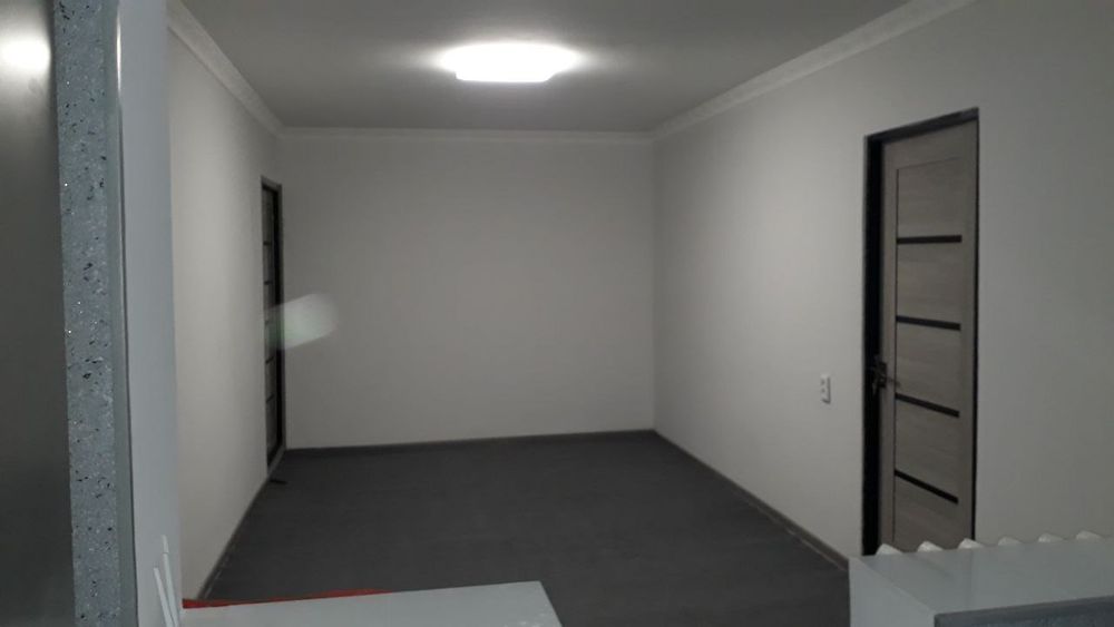 Продаю 2-х комнатную 2-3/1/4 квартира в г.Чирчик на против 24 и муз шк