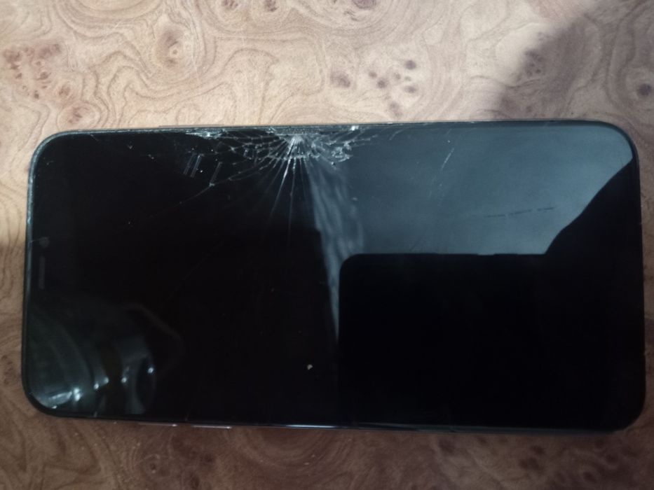 Продам на запчасти iPhone.