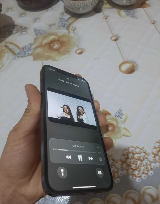 Iphone 12 pro max  hamma joyi radnoy tiniq tel  kamera juda tiniq
