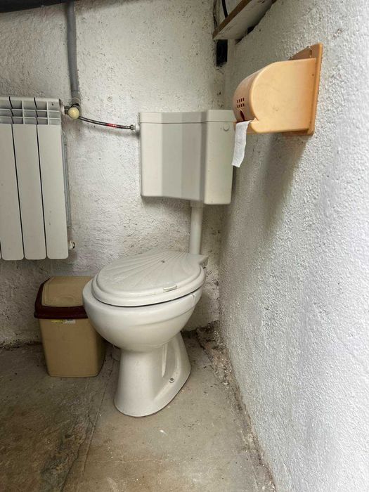 с. Горна Диканя, масивна къща с лок. отопление и геран