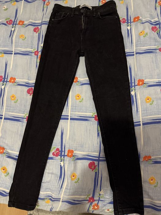 Черни дънки еластан.