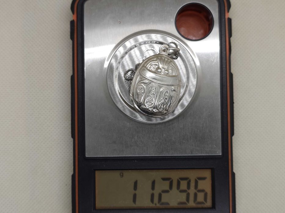 Colier cu Pandantiv "Scarab Regal"