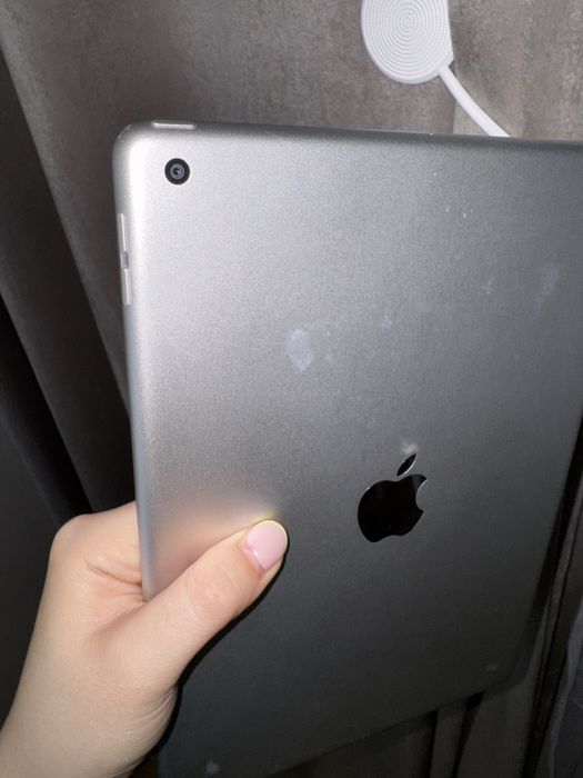 IPad 8, 32gb с ручкой.