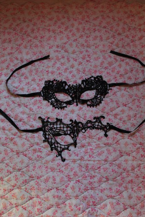 Два броя дантелени маски маскарадни за лице