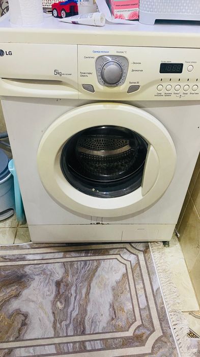 Отдам даром стиральную машину.