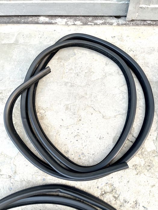 Уплотнитель дверей на Land Rover Range Rover Рендж Ровер