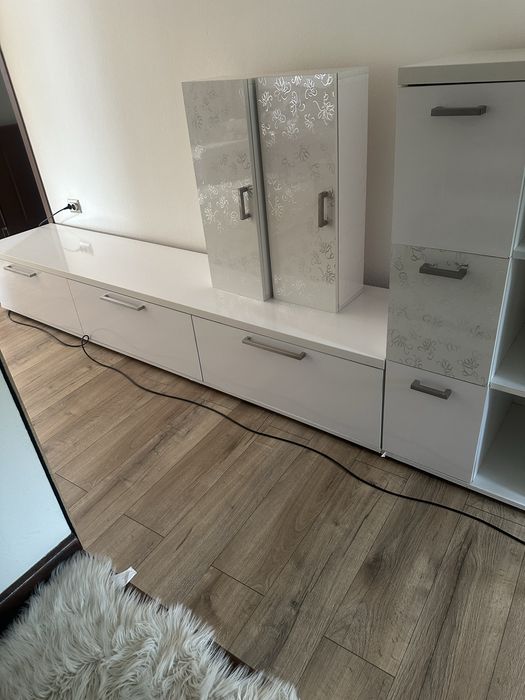 Mobila living foarte bine intretinuta (ca noua)