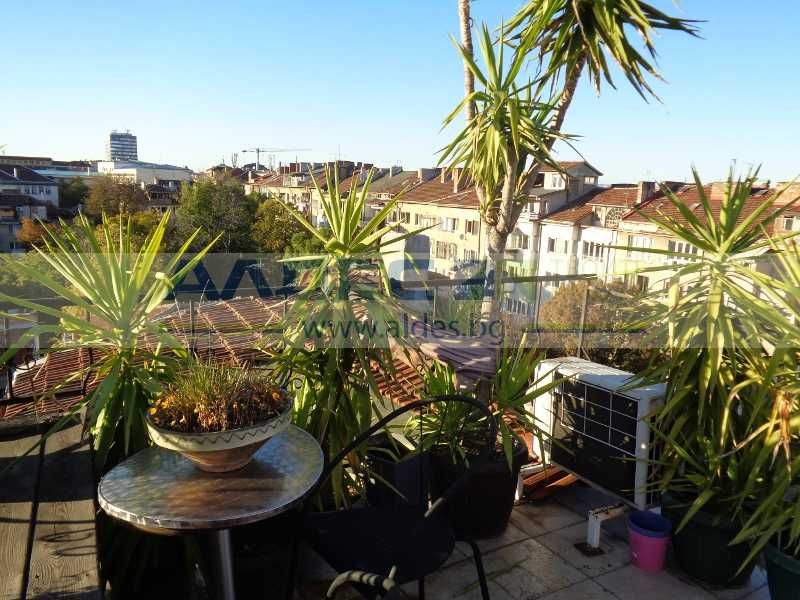 Дава се под наем Двустаен апартамент в София, Център - 65 кв.м за 648.21 € - Снимка #1