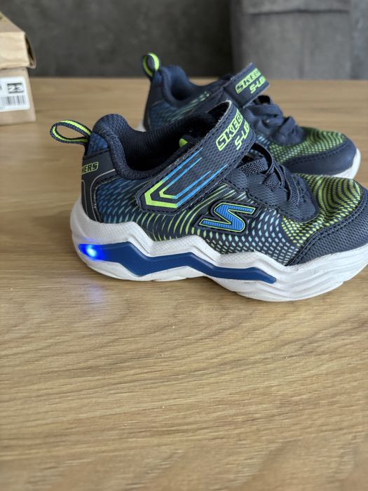Детски светещи маратонки на Skechers