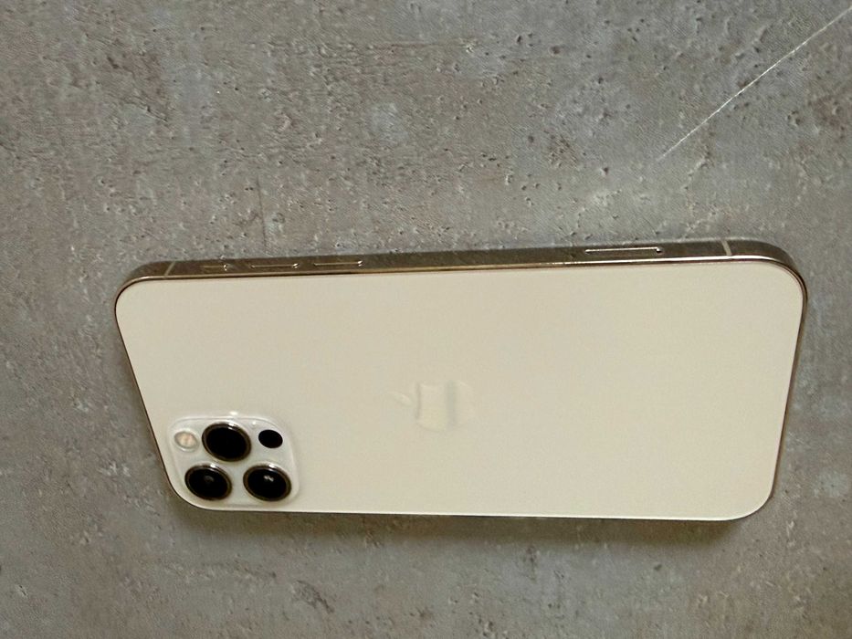 iPhone 12 Pro - изгоден, всичко работи