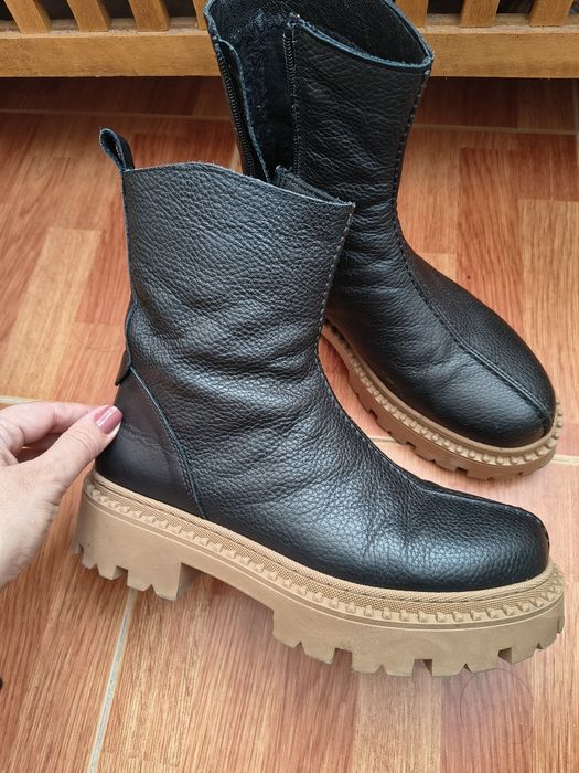 Ghete piele model deosebit