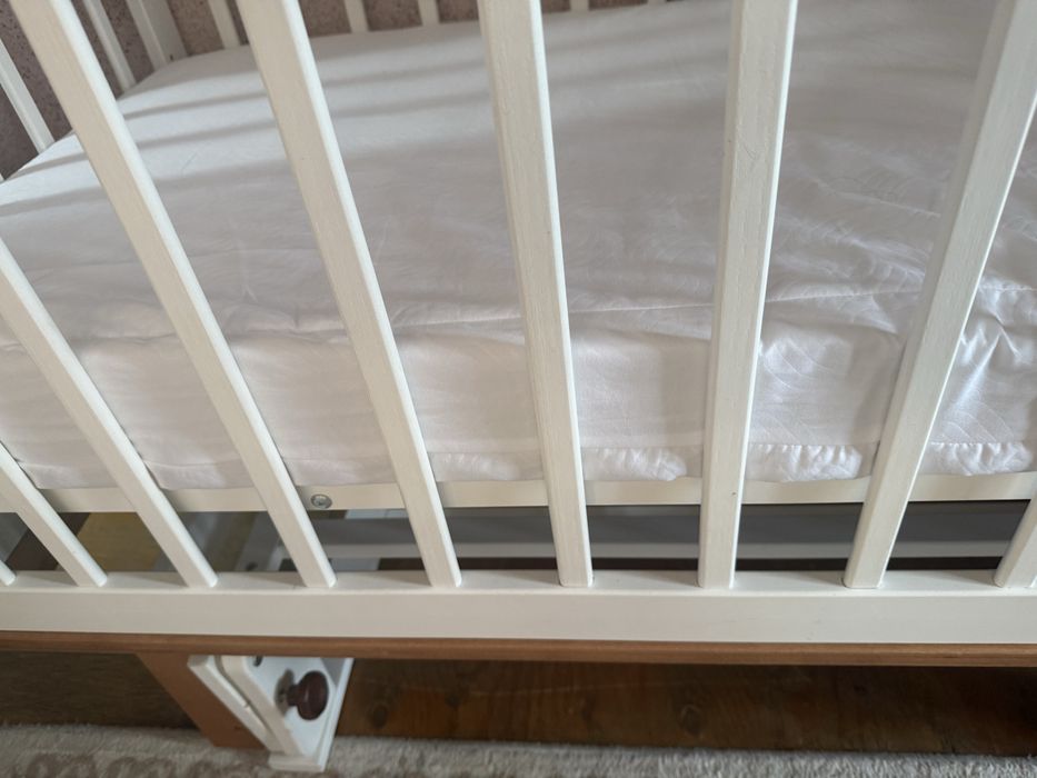 Продам манеж белый