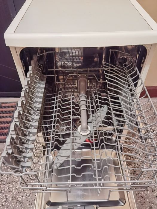 Съдомиялна 45 см Electrolux