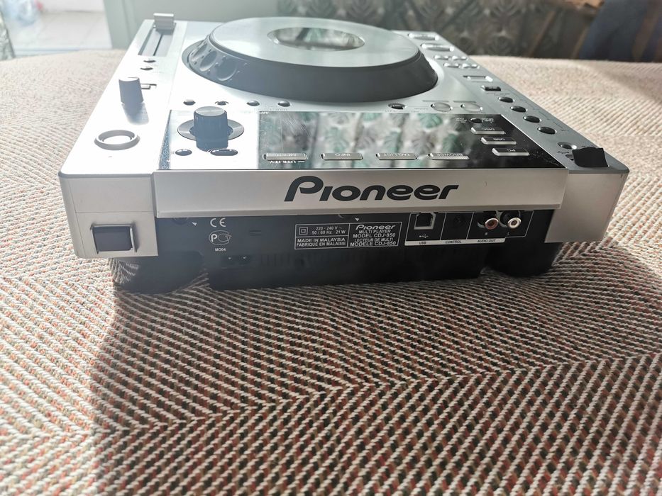 Комплект DJ плеъри Pioneer CDJ 850 с оригиналните кутии