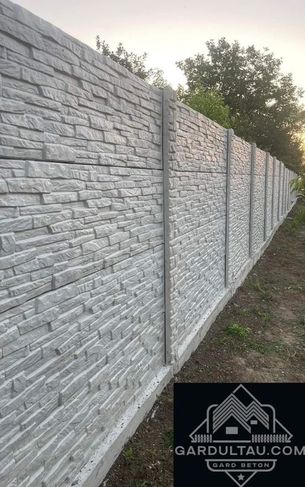 Gard din placi de beton armat montaj