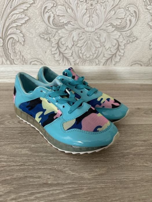 Оптом кроссовки 1000 тг