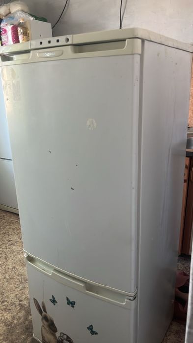 Холодильник б/у.