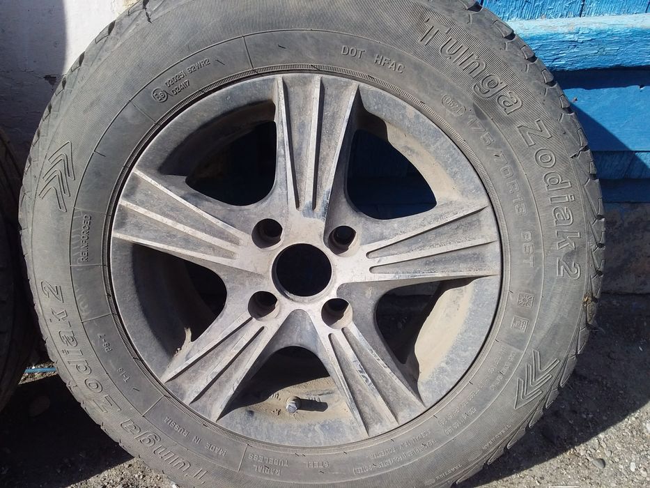 Продам шины на литье.