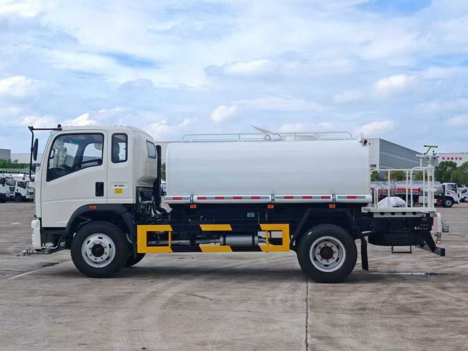 HOWO 4x2 6 куба Водовоз. Новый. с НДС