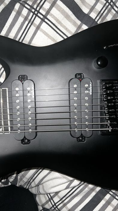 8 струнна китара Jackson