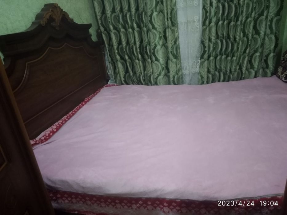 Качественный спальный гарнитур большого размера