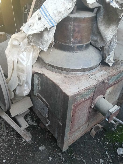 Vând căldare cu tilinder și teava